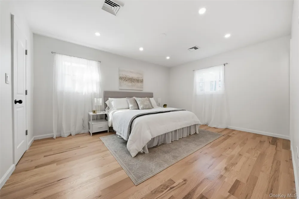 16 Merritt Massapequa, NY 11758