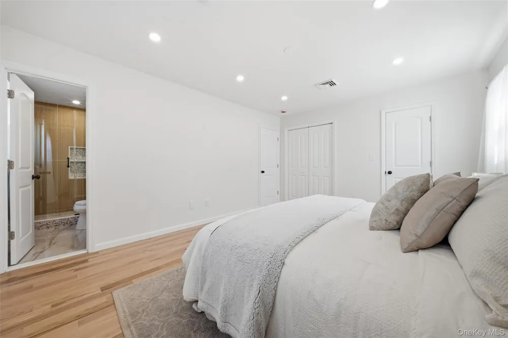 16 Merritt Massapequa, NY 11758