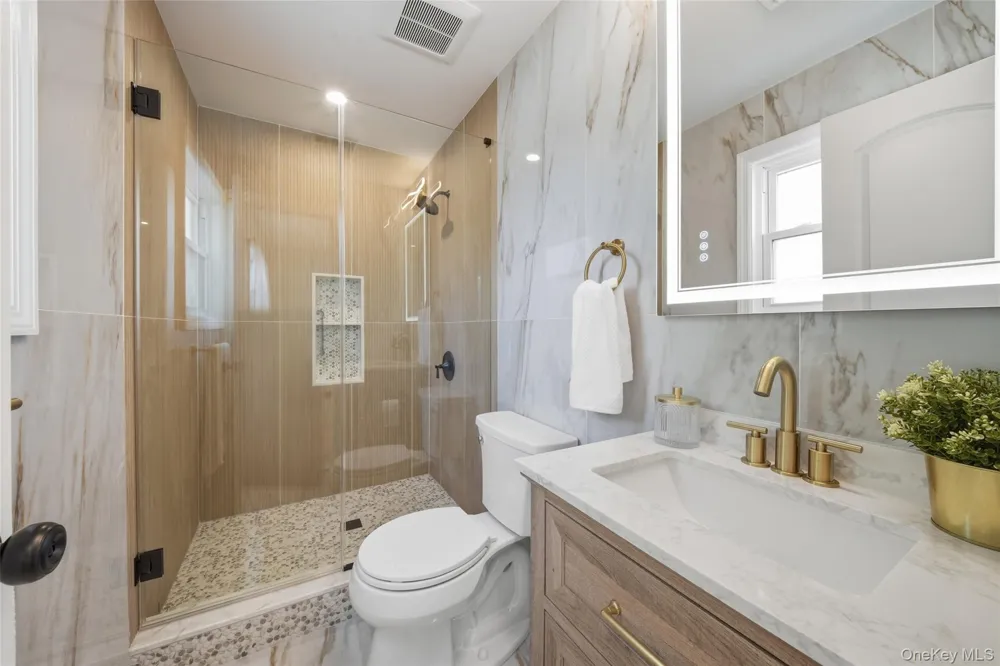 16 Merritt Massapequa, NY 11758