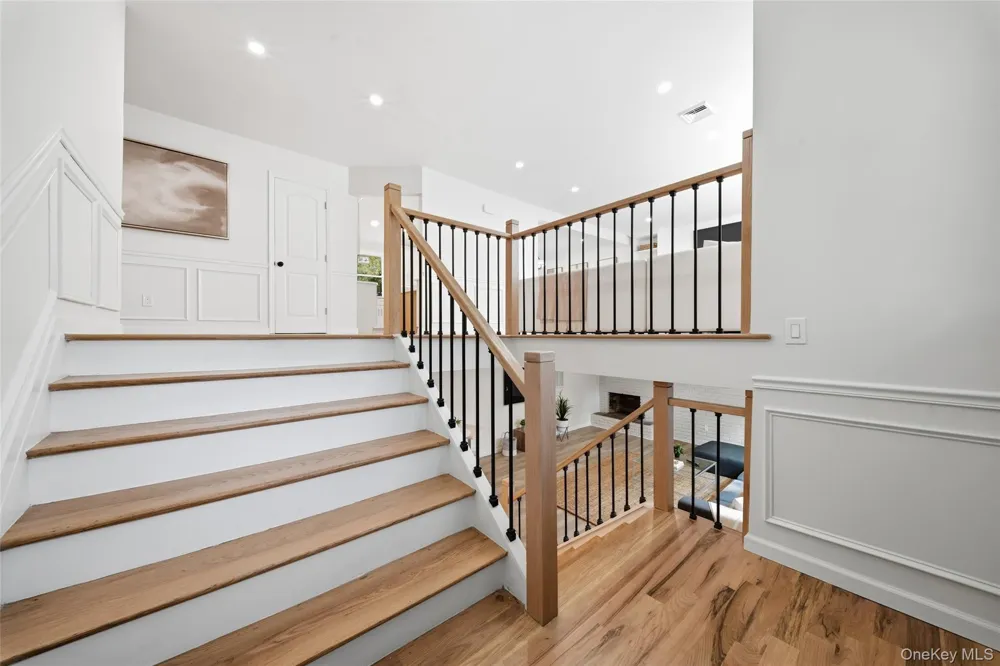 16 Merritt Massapequa, NY 11758