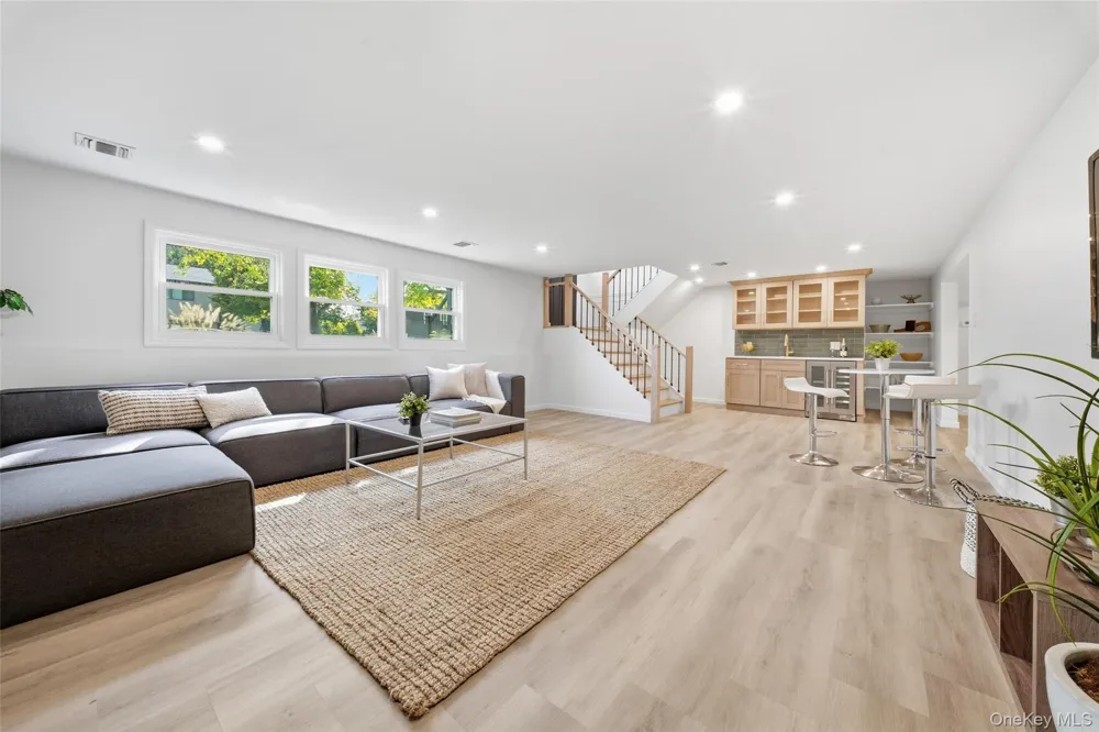 16 Merritt Massapequa, NY 11758