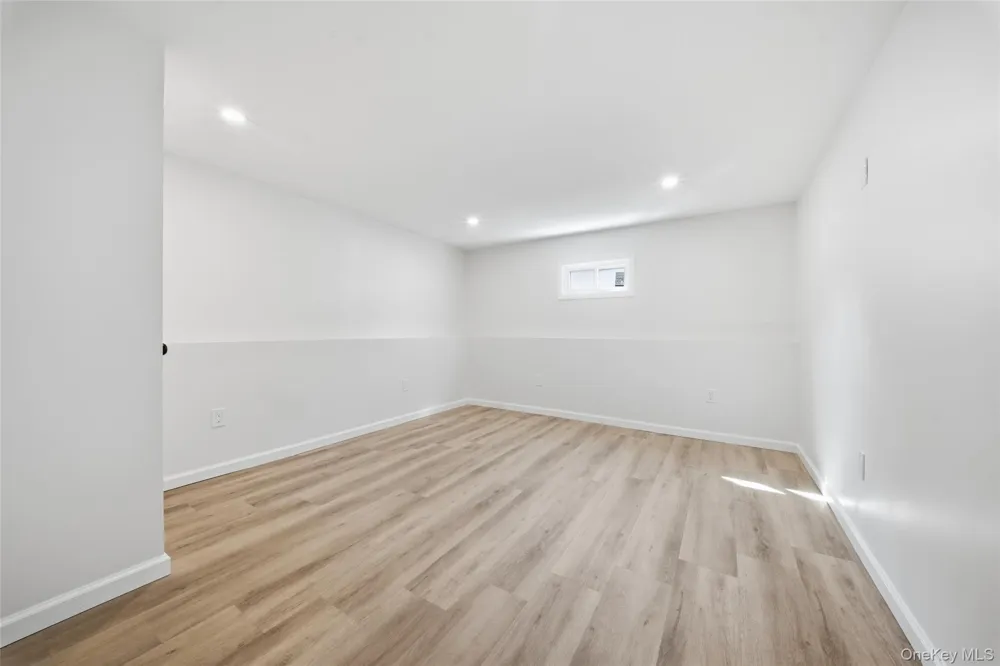 16 Merritt Massapequa, NY 11758