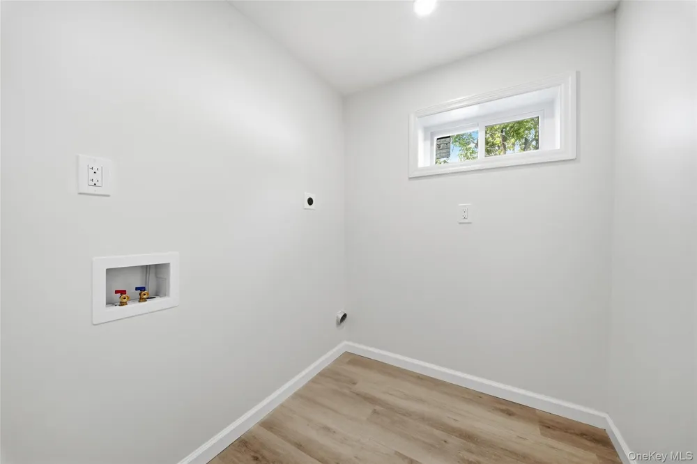 16 Merritt Massapequa, NY 11758