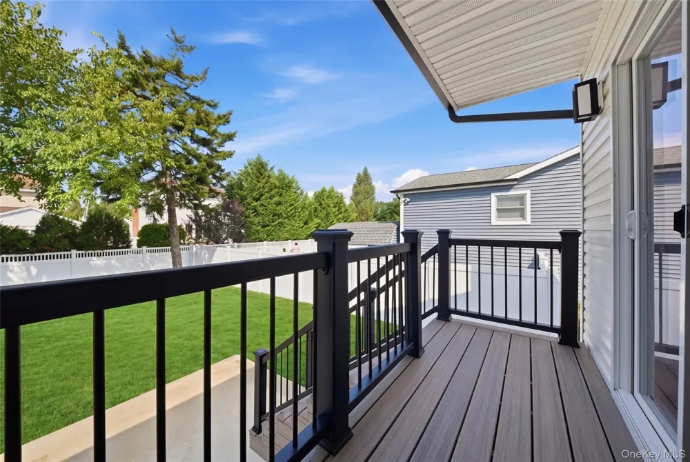 16 Merritt Massapequa, NY 11758