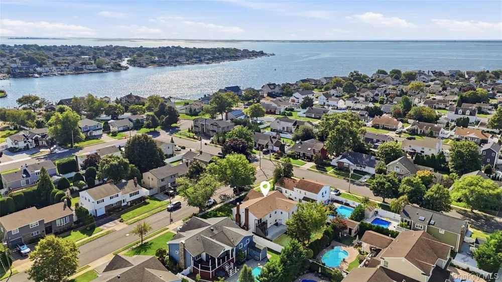 16 Merritt Massapequa, NY 11758