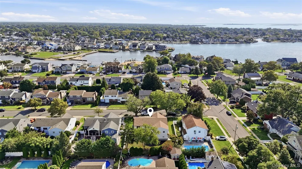 16 Merritt Massapequa, NY 11758