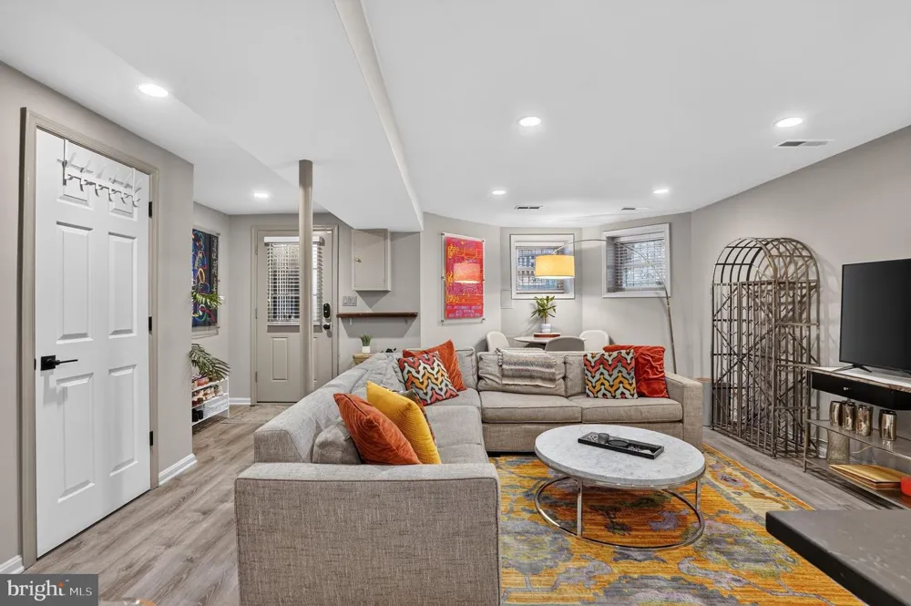 1761 WILLARD STREET NW Washington, DC 20009