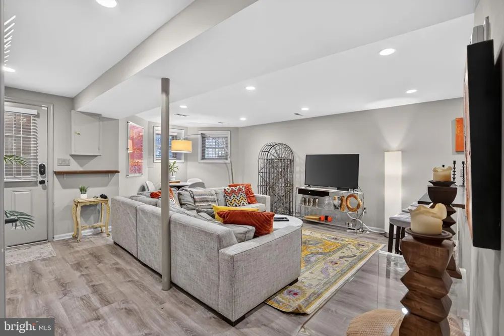 1761 WILLARD STREET NW Washington, DC 20009