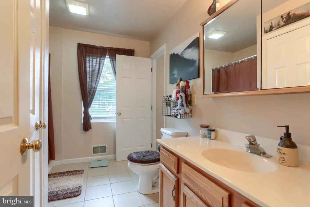2017 ACORN DRIVE Lebanon, PA 17042
