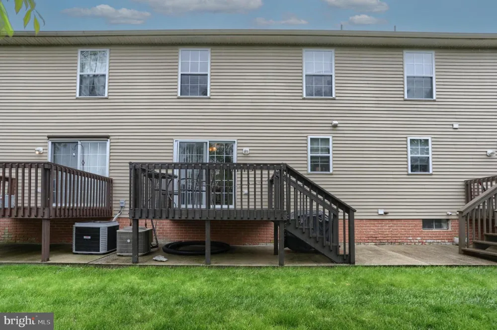 2017 ACORN DRIVE Lebanon, PA 17042