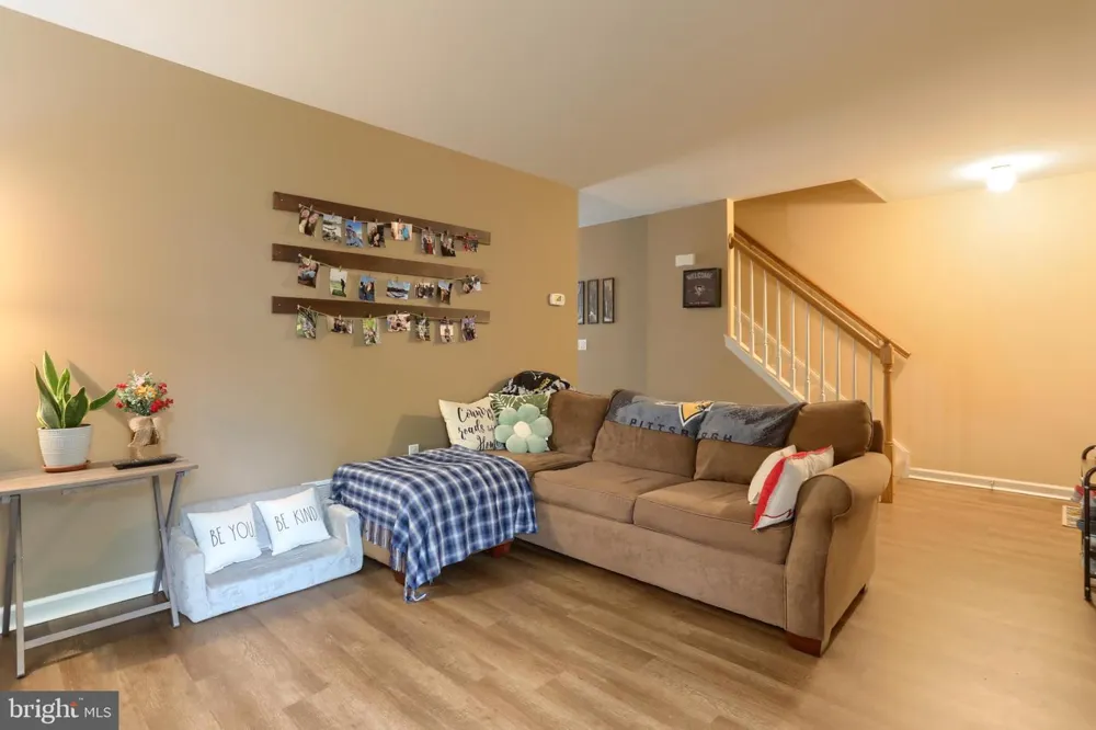 2017 ACORN DRIVE Lebanon, PA 17042