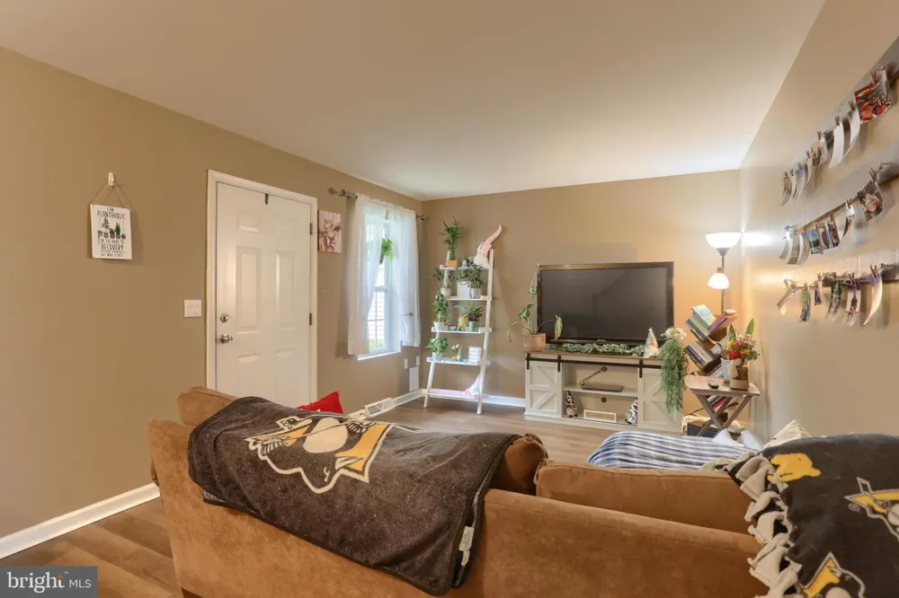 2017 ACORN DRIVE Lebanon, PA 17042