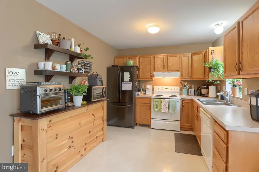 2017 ACORN DRIVE Lebanon, PA 17042