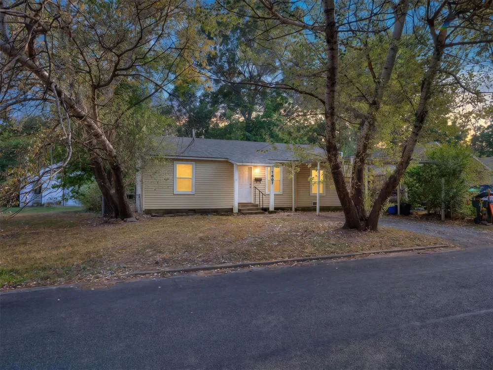 1907 Monta Avenue Muskogee, OK 74403