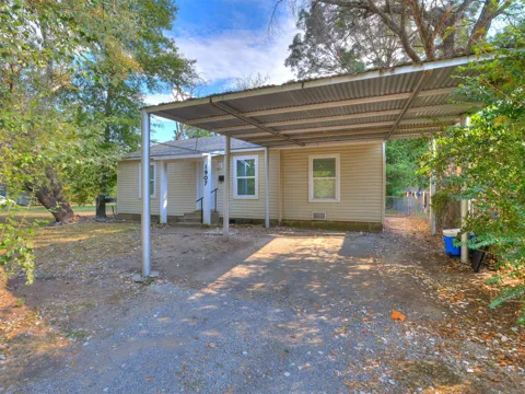 1907 Monta Avenue