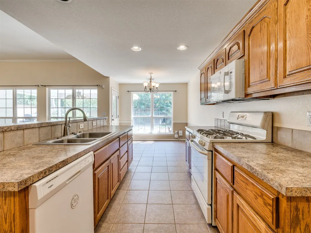21648 E 40th Street S Broken Arrow, OK 74014