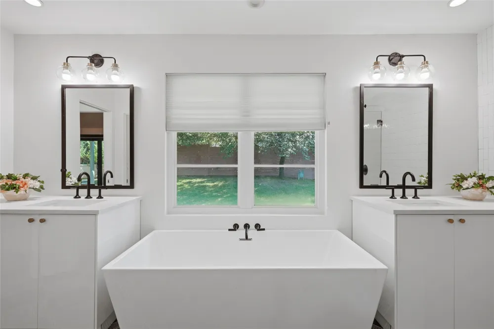 2450 E 32nd Street Tulsa, OK 74105