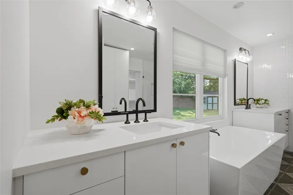 2450 E 32nd Street Tulsa, OK 74105
