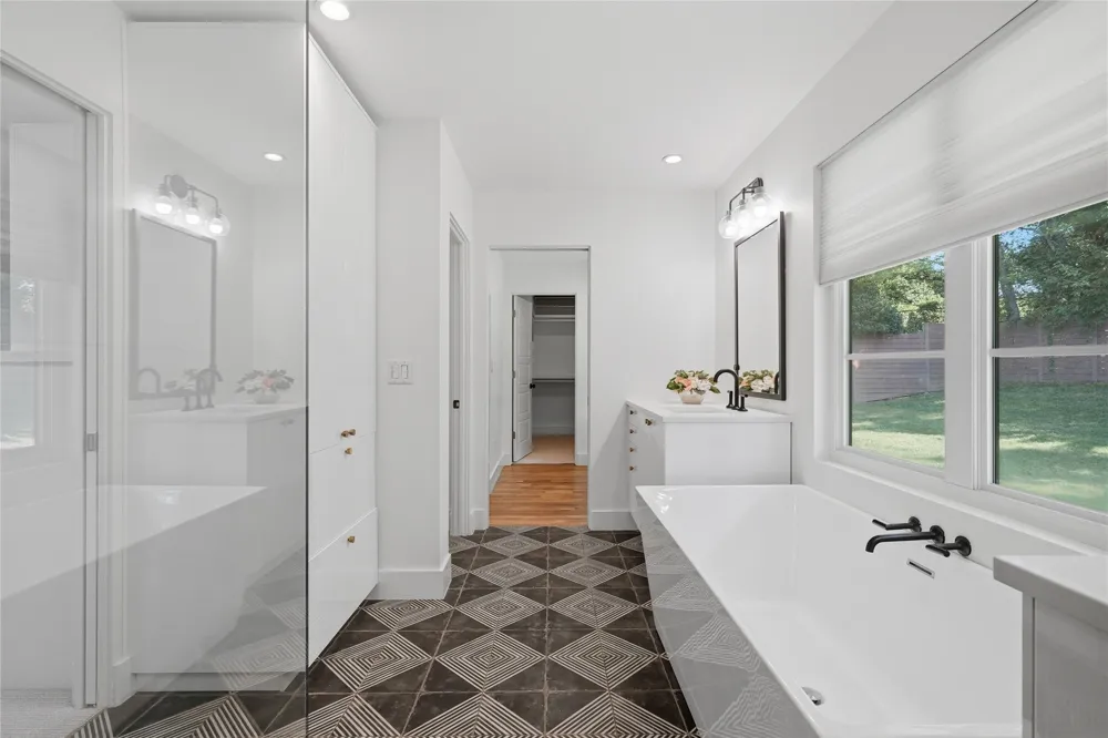 2450 E 32nd Street Tulsa, OK 74105