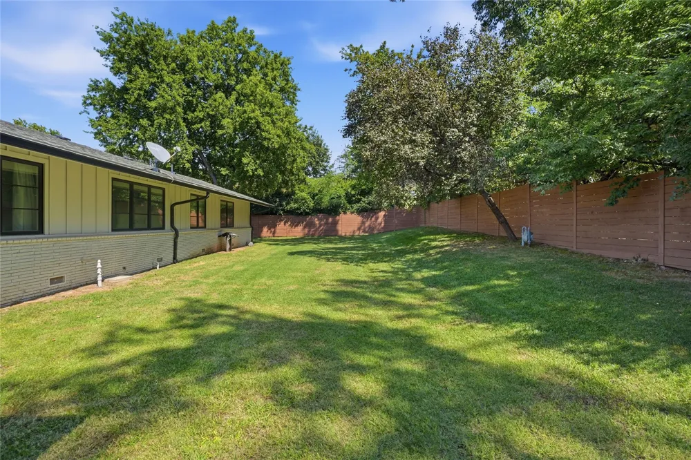 2450 E 32nd Street Tulsa, OK 74105
