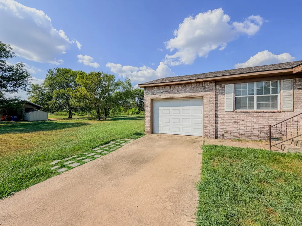 408 SW 13th Street Wagoner, OK 74467