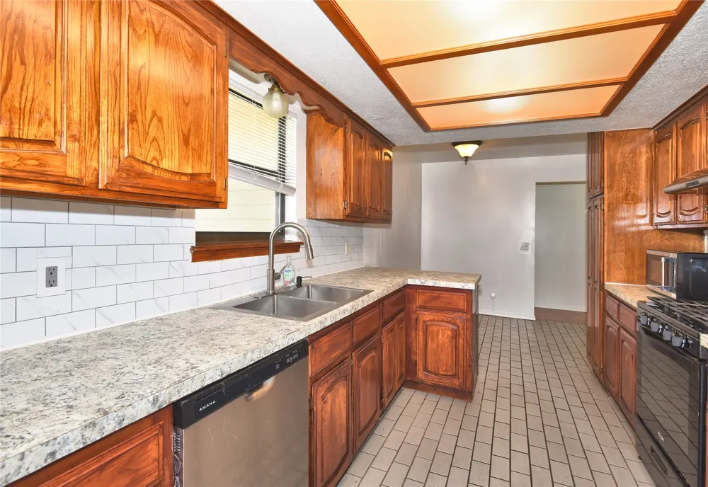 1521 E 75th Court Tulsa, OK 74136