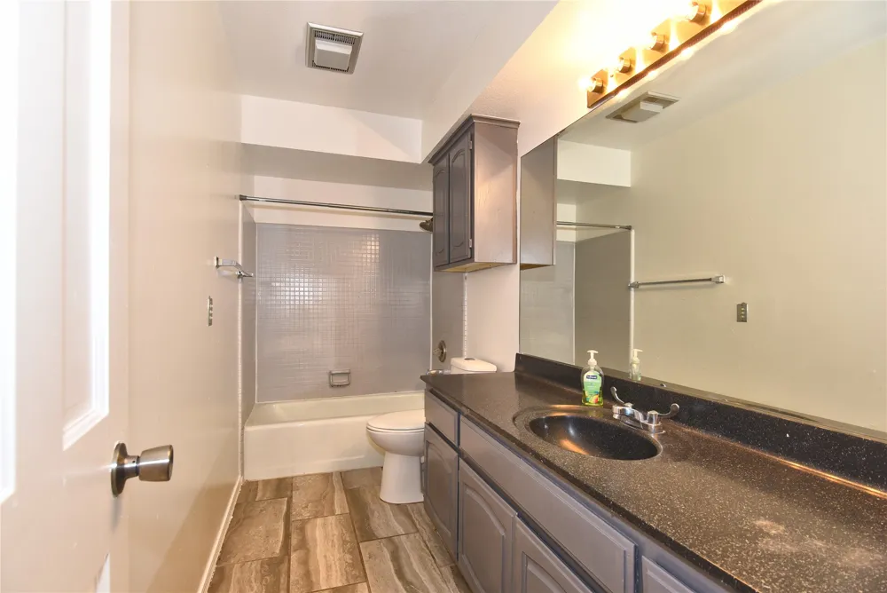 1521 E 75th Court Tulsa, OK 74136