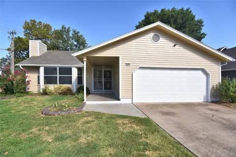 1521 E 75th Court
