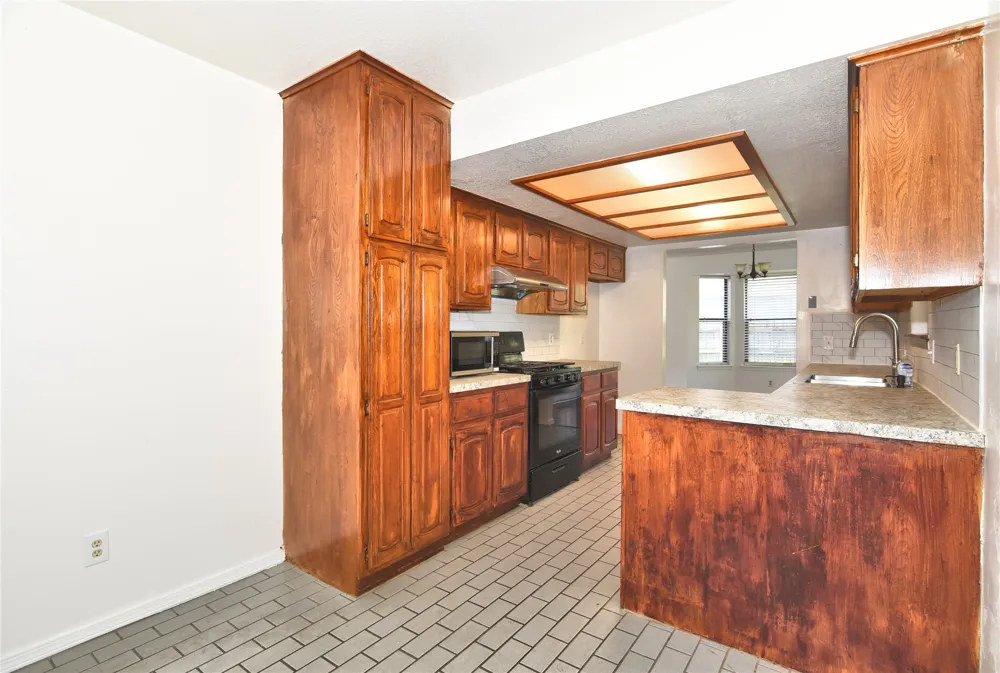 1521 E 75th Court Tulsa, OK 74136