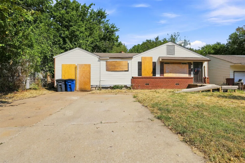 33 E 49th Place Tulsa, OK 74126