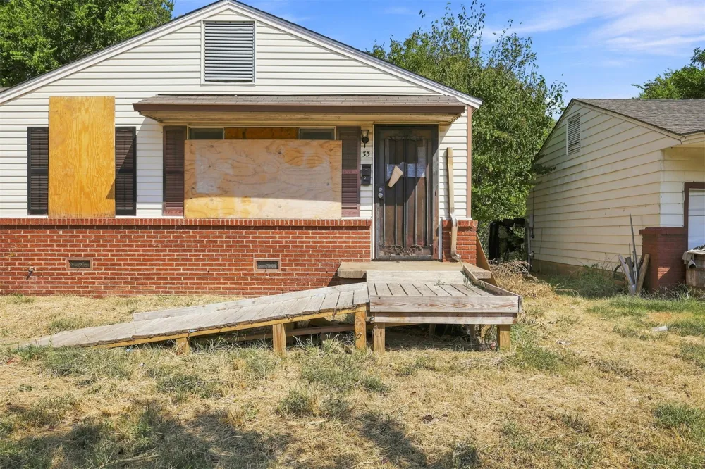 33 E 49th Place Tulsa, OK 74126