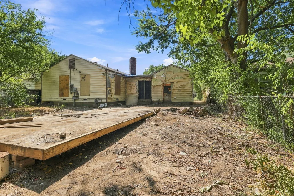 33 E 49th Place Tulsa, OK 74126