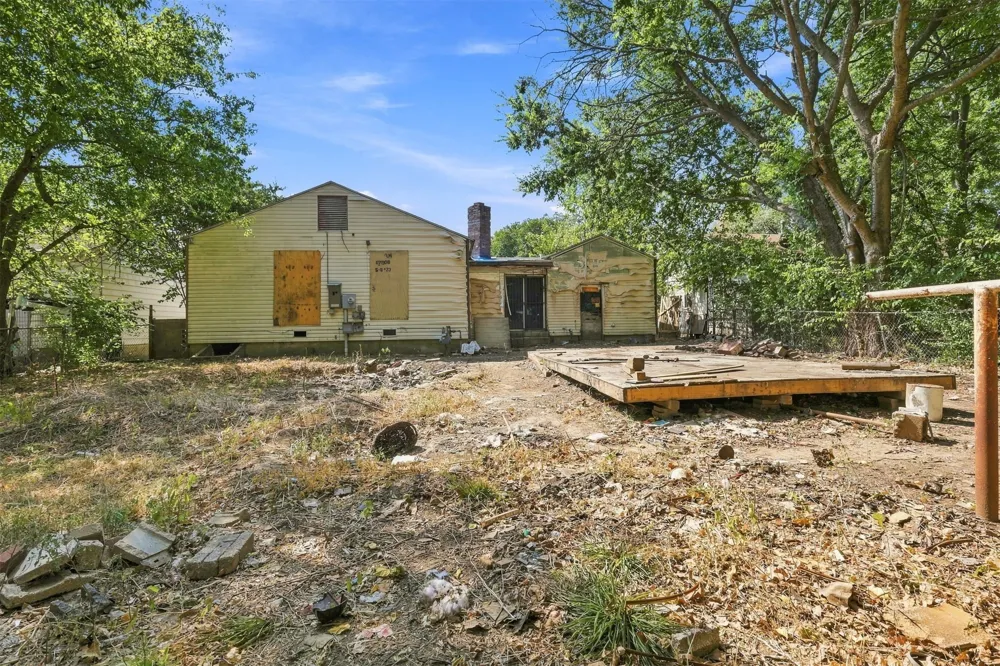 33 E 49th Place Tulsa, OK 74126