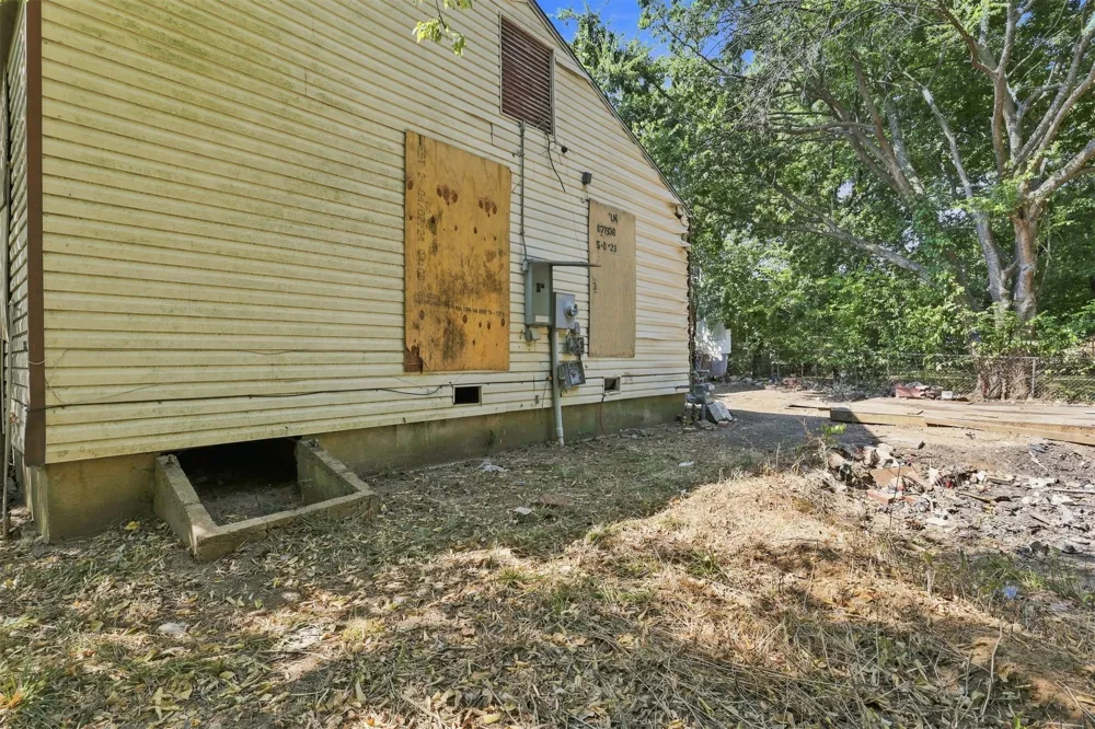33 E 49th Place Tulsa, OK 74126