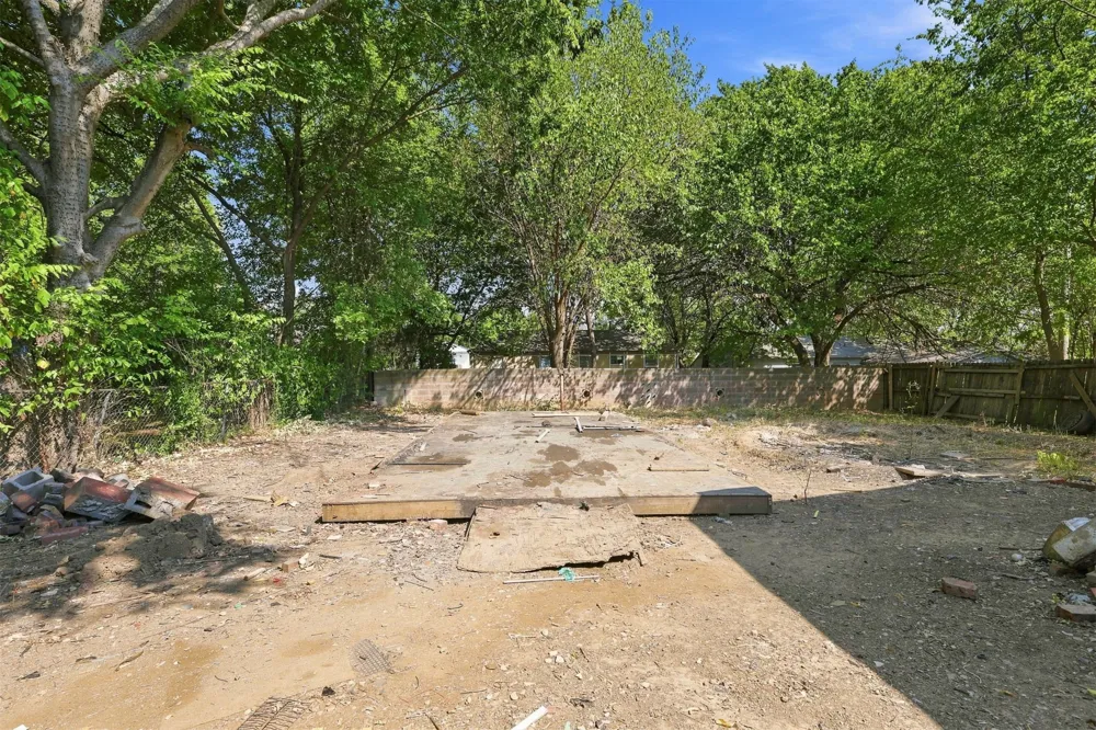 33 E 49th Place Tulsa, OK 74126
