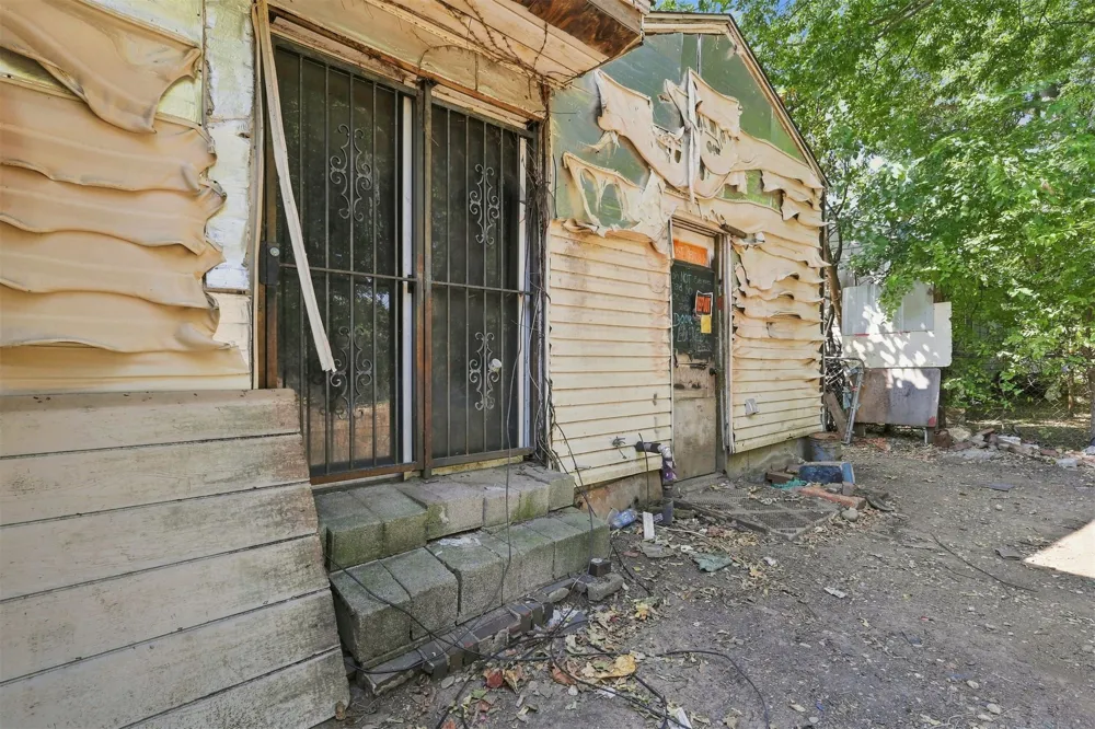 33 E 49th Place Tulsa, OK 74126