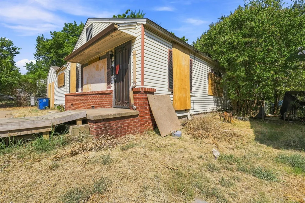 33 E 49th Place Tulsa, OK 74126