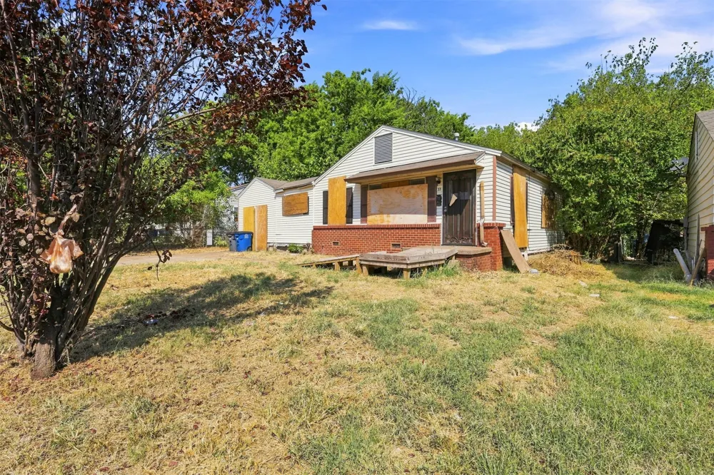 33 E 49th Place Tulsa, OK 74126