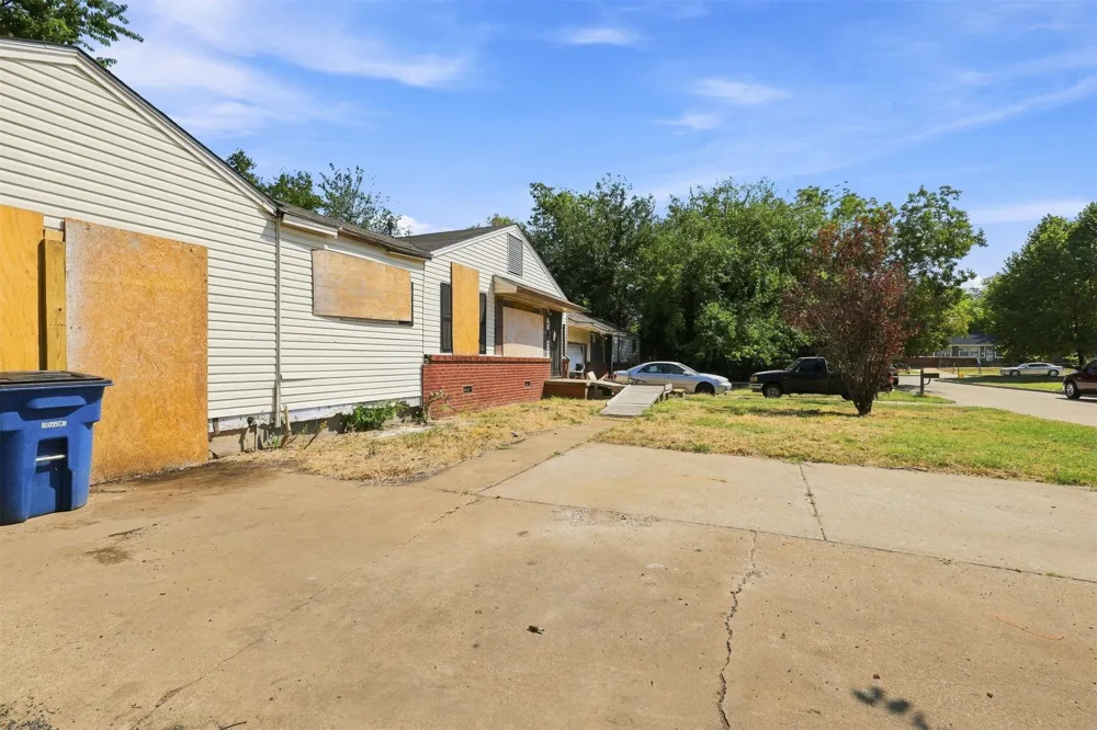 33 E 49th Place Tulsa, OK 74126