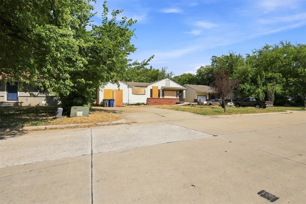33 E 49th Place Tulsa, OK 74126