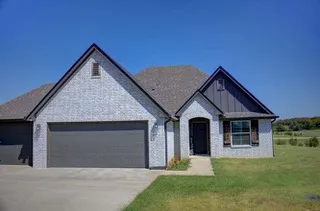 2420 W King Lane Claremore, OK 74019