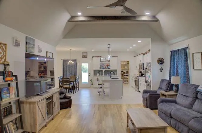 2420 W King Lane Claremore, OK 74019