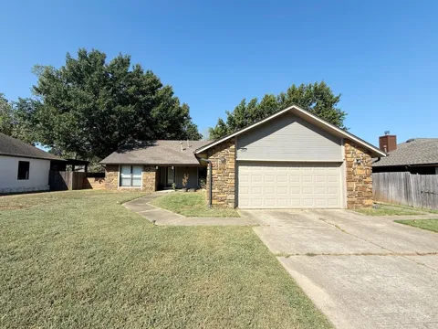 400 S Hemlock Avenue