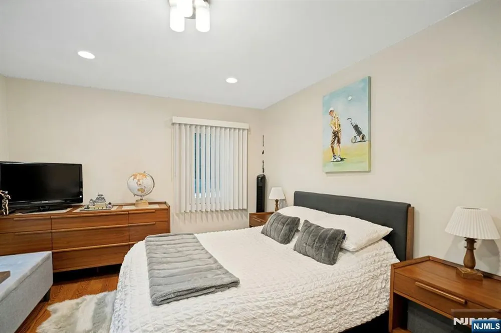 25 Bryers Lane Upper Saddle River, NJ 07458