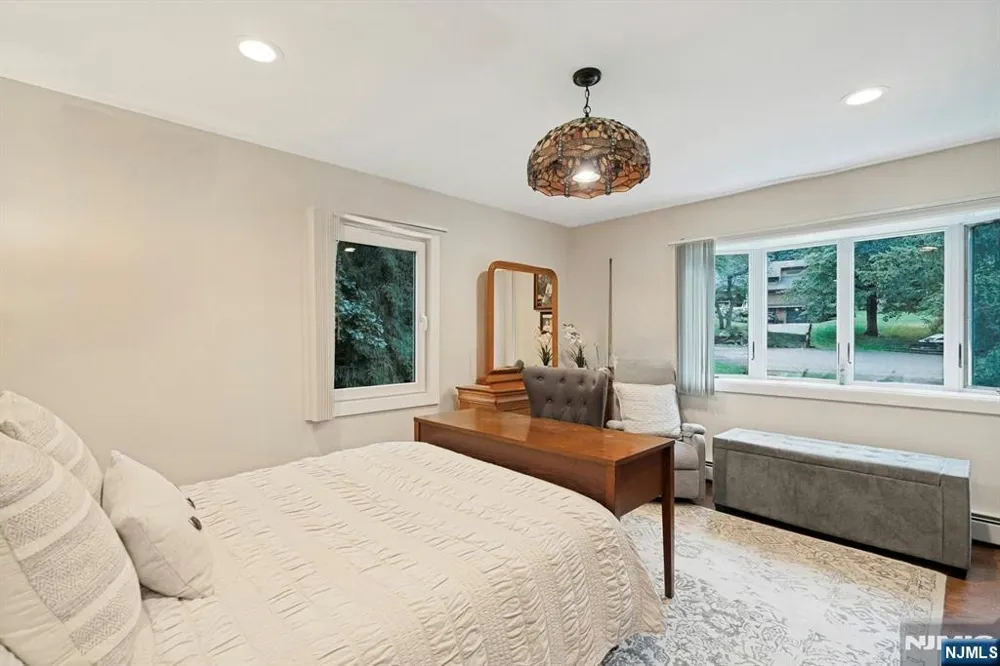 25 Bryers Lane Upper Saddle River, NJ 07458