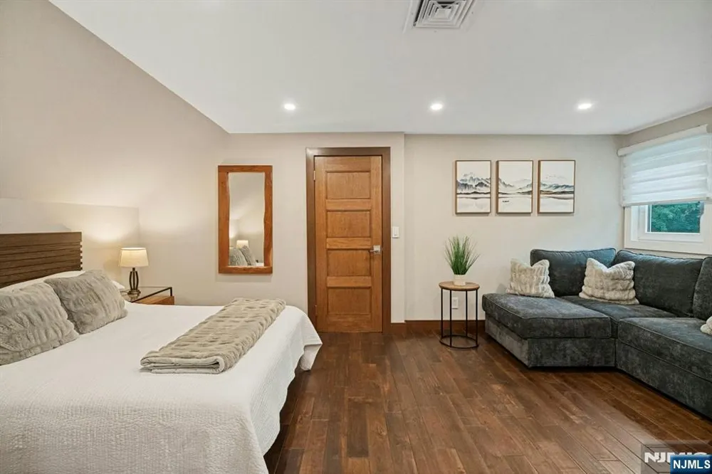 25 Bryers Lane Upper Saddle River, NJ 07458