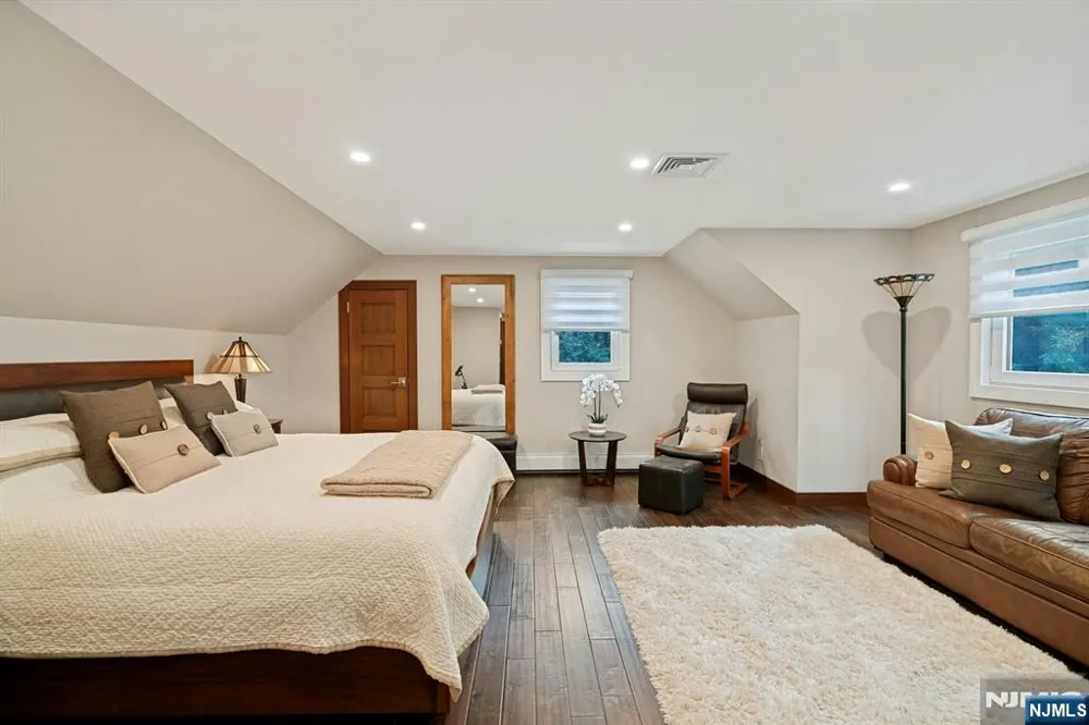 25 Bryers Lane Upper Saddle River, NJ 07458