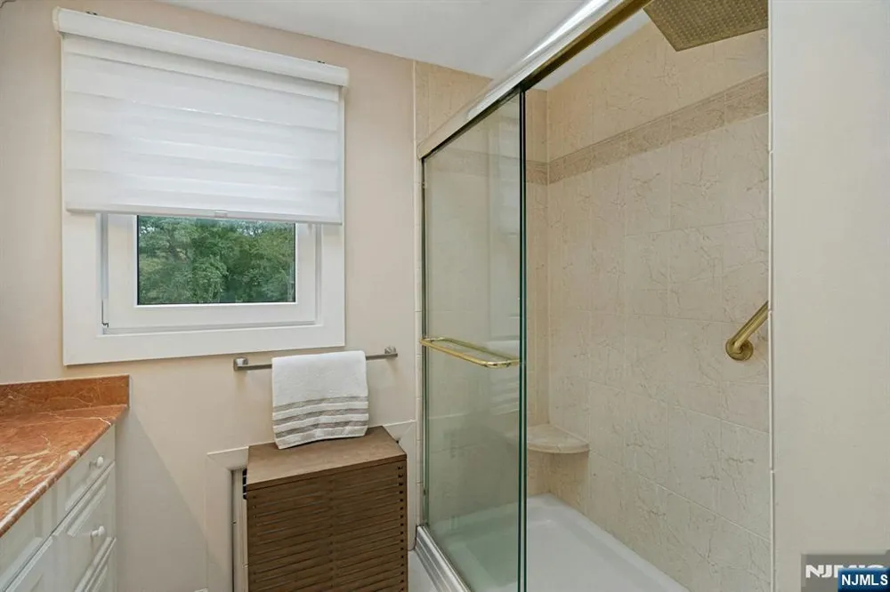 25 Bryers Lane Upper Saddle River, NJ 07458