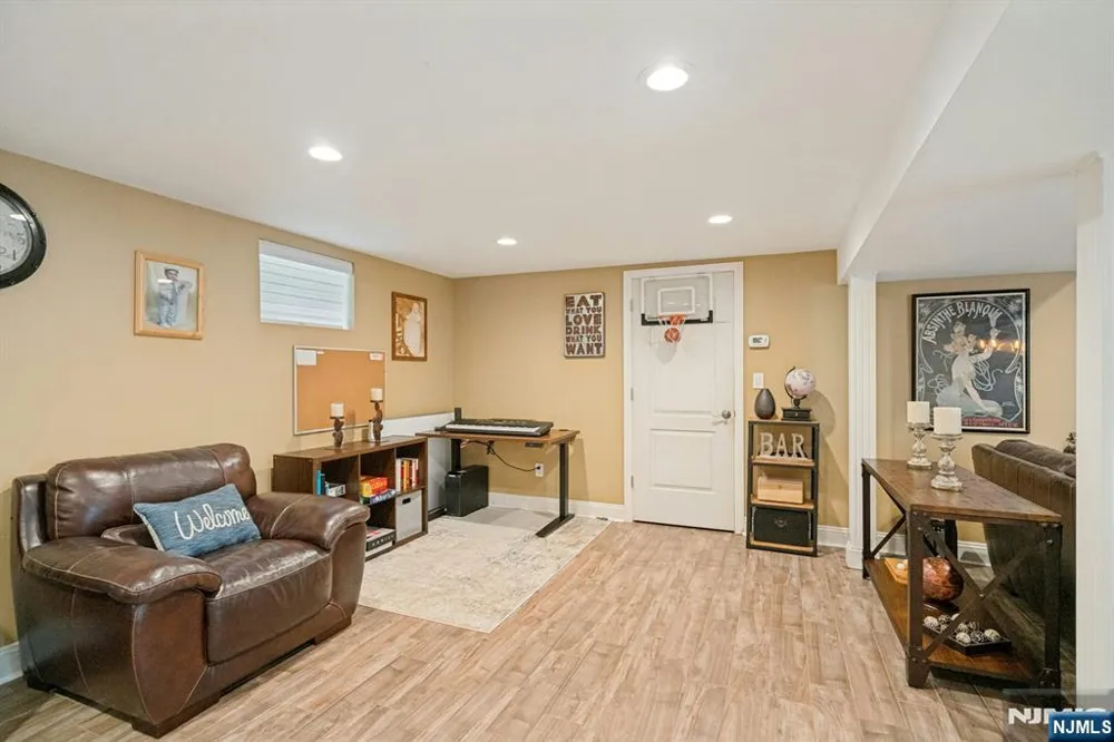25 Bryers Lane Upper Saddle River, NJ 07458