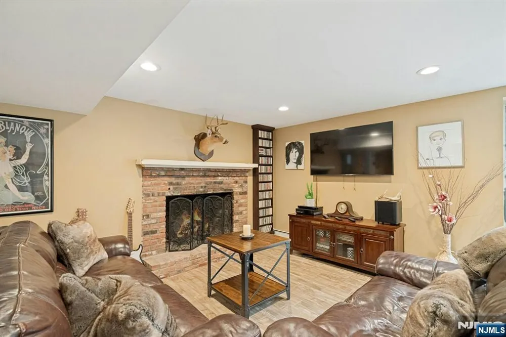 25 Bryers Lane Upper Saddle River, NJ 07458